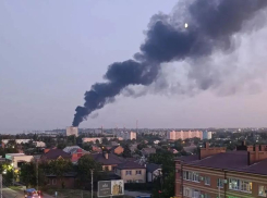 Склад и стоянка автомобилей сгорели в Таганроге 