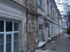 В Таганроге одна из лучших школ России ветшает и сыпется на глазах