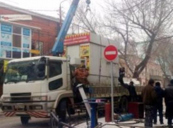 Два «упорных» ларька «Бистро» эвакуировали из центра Таганрога