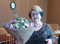 Почетного работника СПО РФ Людмилу Прорерву поздравляют с юбилеем коллеги