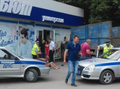 В Таганроге пьяный водитель грузовика убегаю от погони протаранил магазин