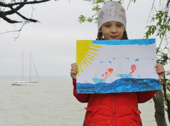 Ира Пустовалова нарисовала яхту для себя и своей младшей сестренки