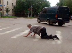 Таганрожец помог пьяному добраться до дома и взял за услуги 90 тысяч рублей