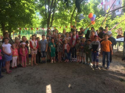 Юным таганрожцам в честь праздника подарили площадку