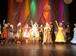 Театр имени Чехова представил на суд зрителей премьеру в Таганроге