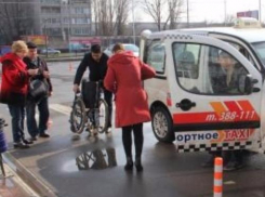 Таганрожцам увеличили количество льготных поездок в социальном такси