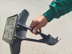 Развалился в пути? В Таганроге ищут хозяина куска мотоцикла