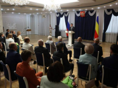 Юрий Слюсарь вручил государственные и региональные награды лучшим жителям Дона, в их числе и таганрожцы