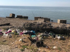 Очередную свалку устроили отдыхающие на таганрогском пляже