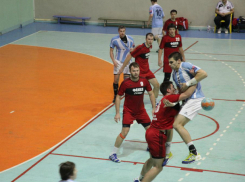 Всероссийские соревнования по гандболу проходят в Таганроге на этой неделе