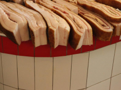 Российское сало останется в России - продукт не выпустили через границу под Таганрогом