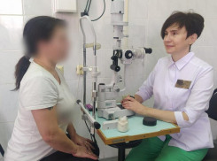 Врачи Ростова спасли зрение таганроженке, которой в глаз попал осколок стекла