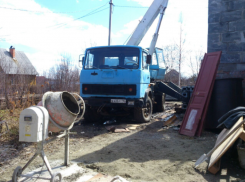 Таганрожец угнал автокран и сдал его в металлолом