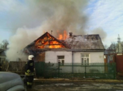 В Таганроге случился пожар в частном доме на переулке 2-й Линейный