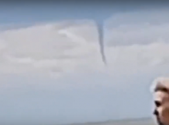 На Таганрогский залив обрушилось два гигантских смерча - под 200 метров высотой