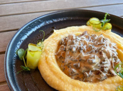  Товар дня: Бефстроганов из телятины с боровиками и огуречным релишем