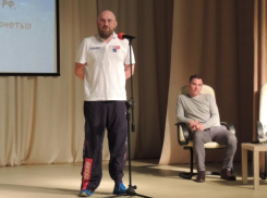 Таганрожец Сергей Бурлаков рассказал «Как принять себя» и восхитился чистотой Саратова