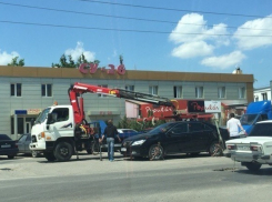В 2015 году эвакуаторы «насобирали» автомобилей на улицах Таганрога почти на миллион рублей
