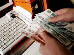 Как в кино: в Таганроге среди бела дня мужчина вытащил из кассы магазина деньги и скрылся