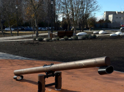 Ещё не сдан, уже разрушен: вандалы испортили сквер в Таганроге
