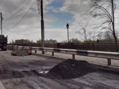 На Бакинском мосту в Таганроге начался ремонт автодороги