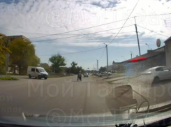 «Невидимый переход» на Сызранова: таганрожцы возмущены поведением пешеходов в неположенном месте