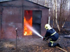  В Таганроге рано утром сгорел гараж, вместе с «ВАЗом» в нем