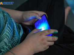 Когда у таганрогского школьника должен появиться первый телефон, и что говорит об этом статистика