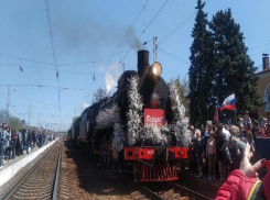 «Постой, паровоз»: ретро-поезд «Победа» приторомозил в Таганроге