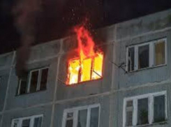 Три пожарных расчета тушили пятиэтажку в Таганроге
