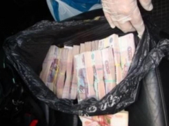 На границе под Таганрогом пресечена попытка перемещения денег  в крупном размере