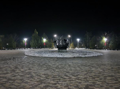 Обновленный Приморский парк в Таганроге вечером