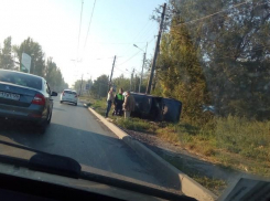 Таганрожцы зафиксировали ДТП с перевернутыми легковушками