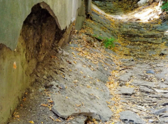 Главный Богудонский спуск в Таганроге разрушается 