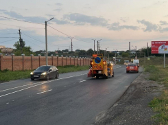 Нанесение разметки на дорогах Таганрога под неусыпным контролем