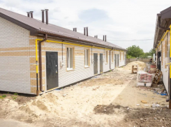 «Гетто из бараков»: таганрожцы возмущены блокированными домами для детей-сирот