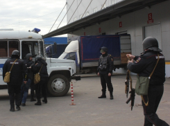 Силовики проводят в Таганроге антитеррористические учения