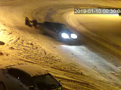 Смерть земляка не испугала таганрожцев - на видео попали катающиеся на буксире лихачи
