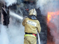 Двух человек спасли при пожаре в Таганроге