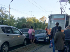 В Таганроге «акцент» попал под колеса трамвая