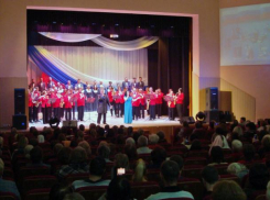 В ДК «Фестивальный» состоялся торжественный вечер