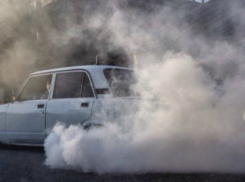 Отечественный ВАЗ полыхнул  в Таганроге