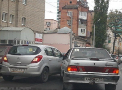 В нелепое ДТП попали водители-новички в Ростовской области
