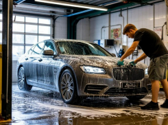 Мойщик угнал и разбил премиальную машину в Таганроге, но автомойке разрешили не оплачивать ущерб