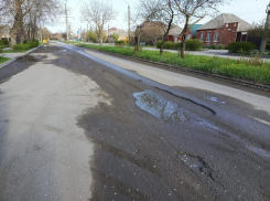 «Что за прелесть? Что за милота?»: состояние дороги на Энергетической вызвало гневную иронию таганрожцев