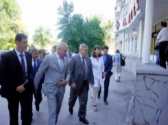 Василий Голубев проинспектировал таганрогскую аптеку