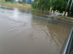 Таганрог погряз в воде, помощи люди не ждут