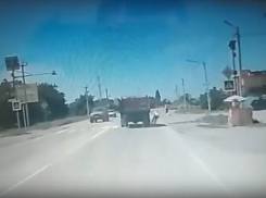 В соцсети появилась видеозапись, как грузовик насмерть сбил таганрожца 