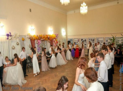 Дамы приглашают кавалеров -  в Таганроге прошел Рождественский бал