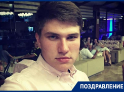 Сегодня день рождения отмечает великолепнейший мужчина